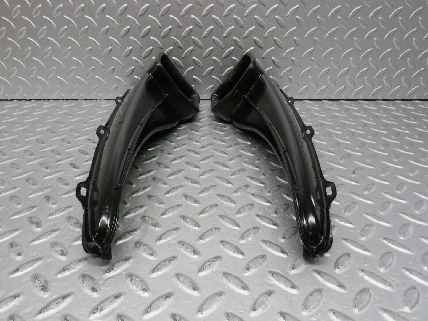 28594 Mercedes-Benz W123 230E Air Duct Vent Left And Right