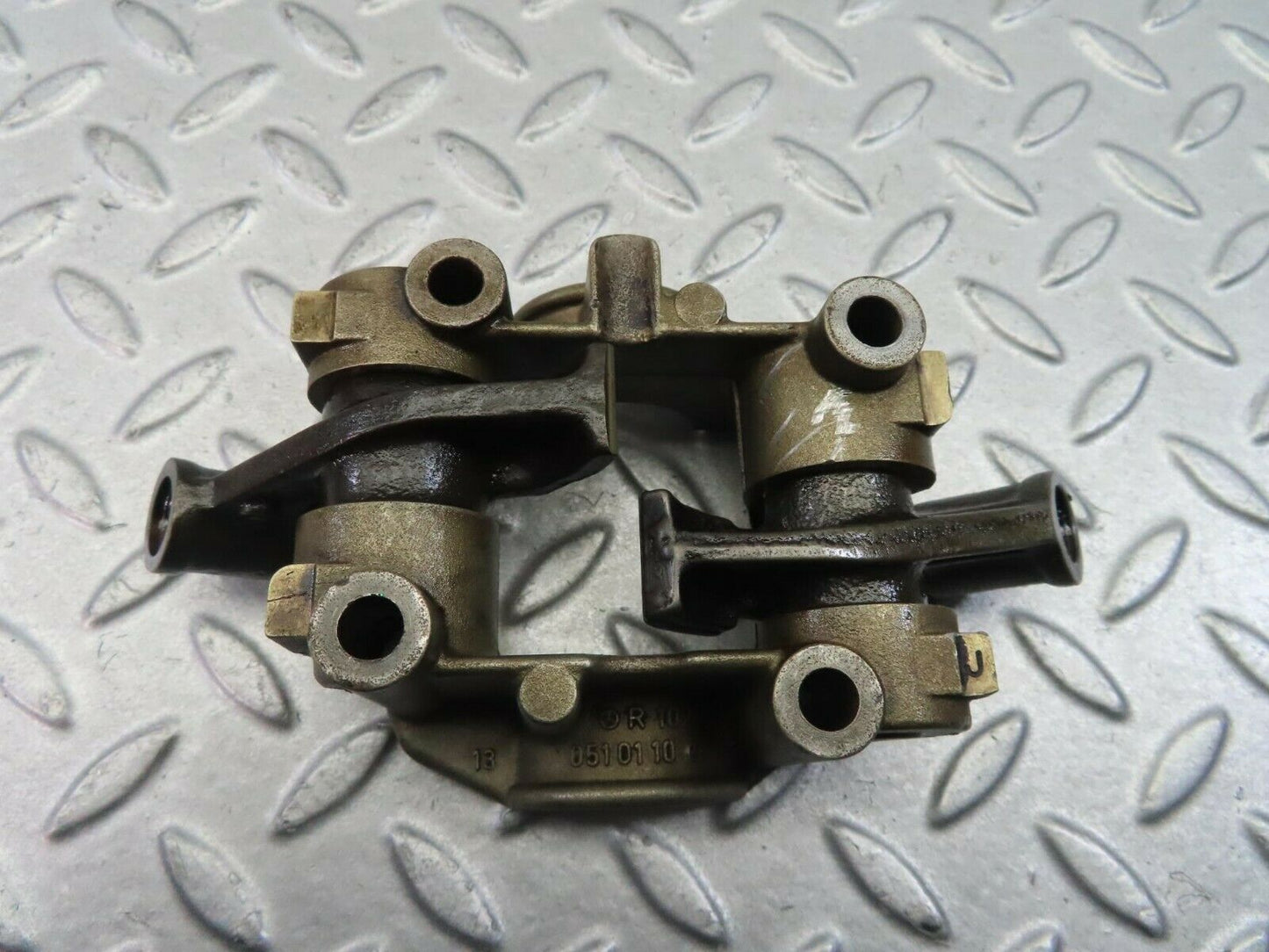 8574 Mercedes-Benz S123 Wagon Rocker Arms Camshaft Bearing Block 1020510110