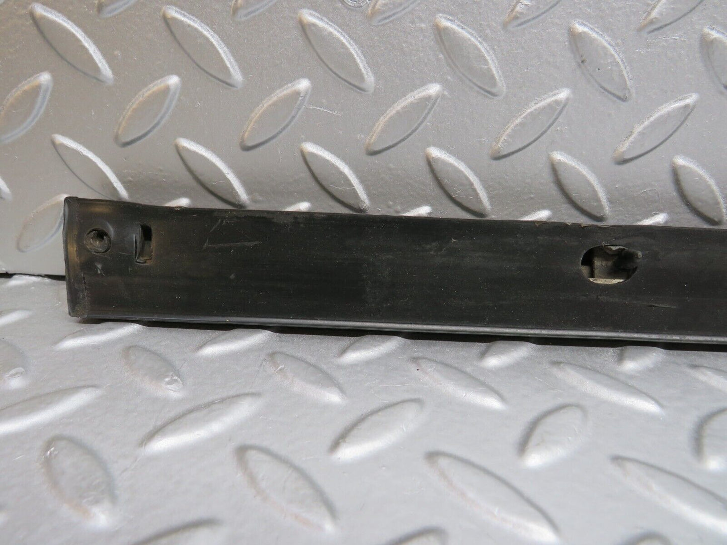 40128 Mercedes-Benz R107 350SL Coupe Left Door Centre Moulding Trim