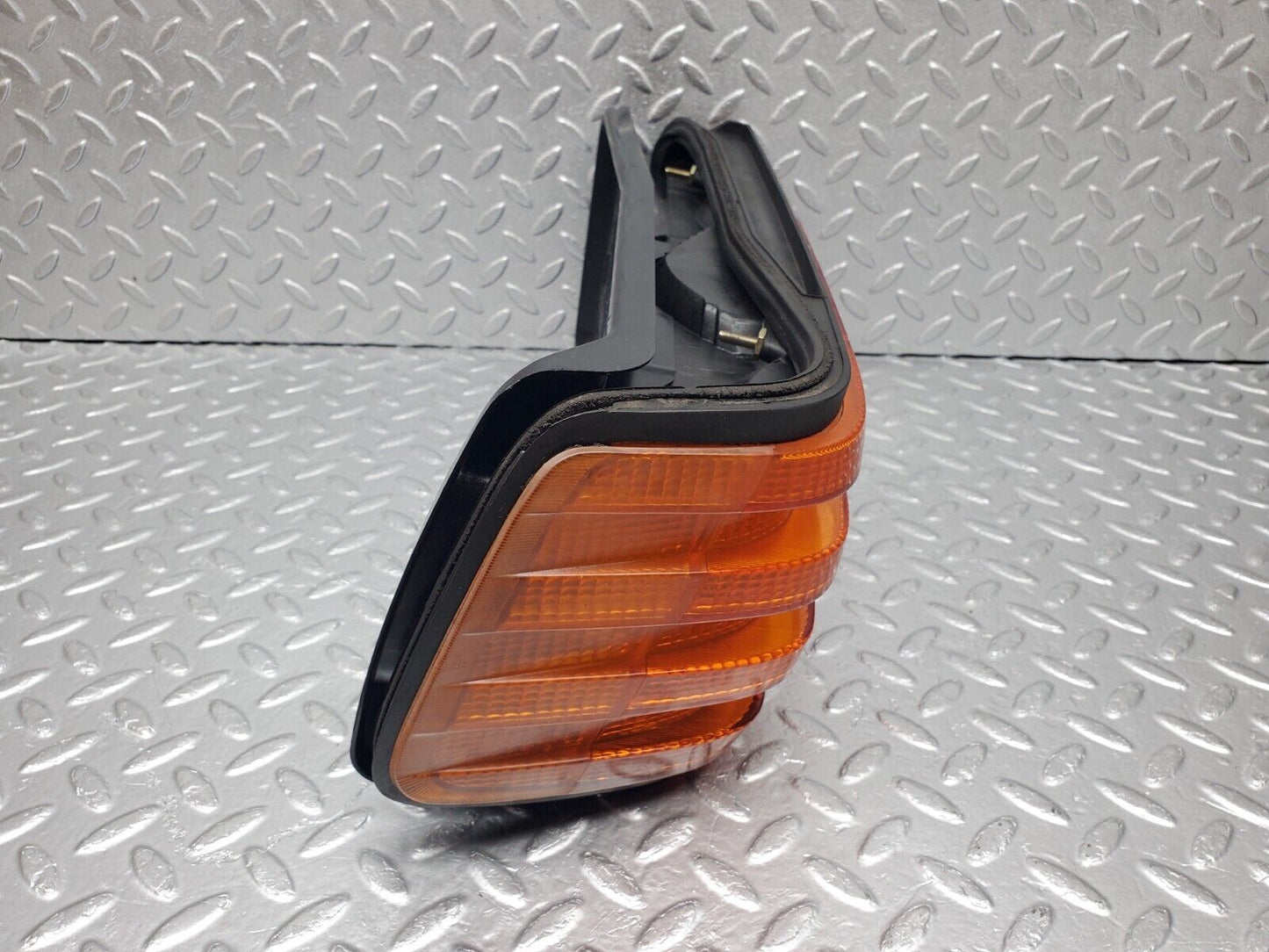 45828 Mercedes-Benz W126 420SE Tail Light & Bulb Holder Left Side 22072