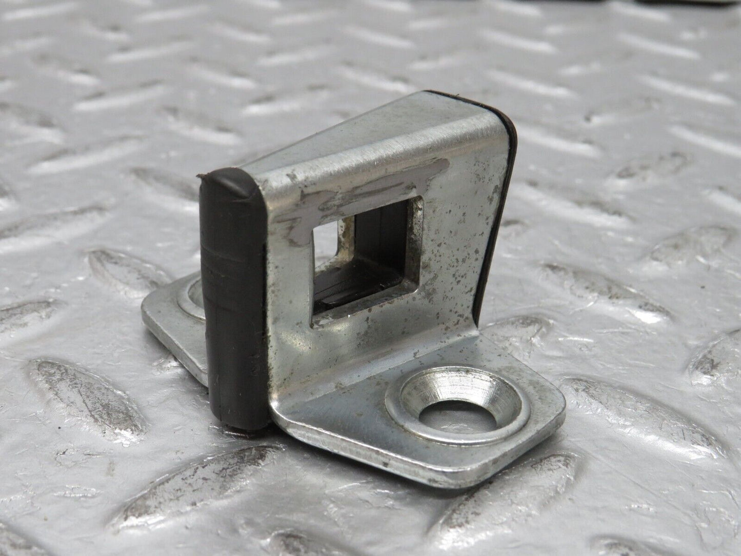 32379 Mercedes-Benz S124 300TE Wagon Door Lock Latch