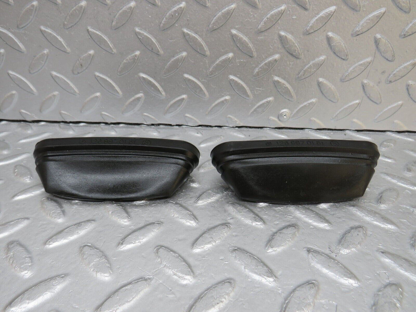 37021 Mercedes-Benz C126 420SEC Coupe Dashboard Centre Air Vent Rubber 2x 1269970181