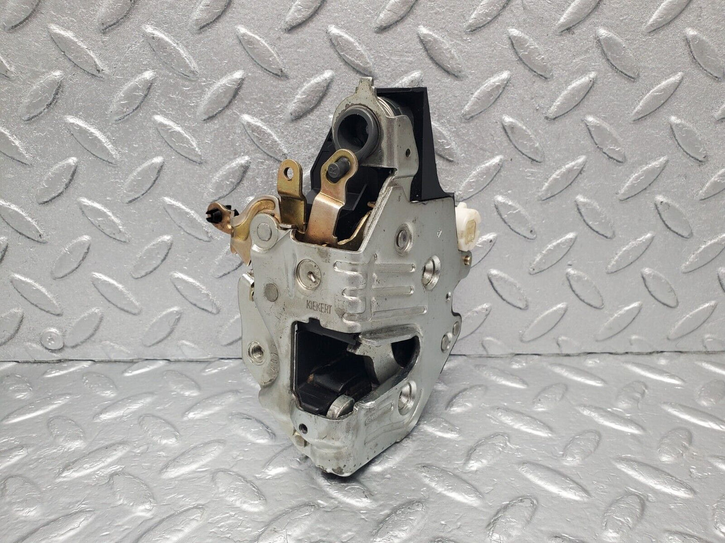 46253 Mercedes-Benz W124 280E Front Right Door Lock Mechanism