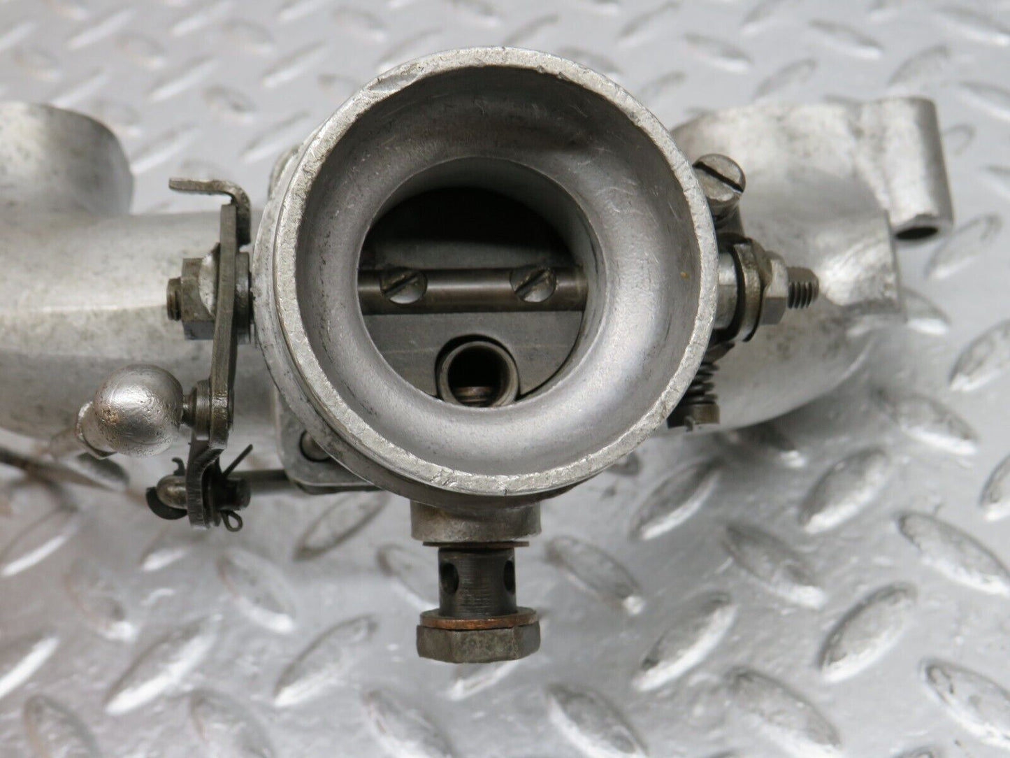 0261 Mercedes-Benz W120 Ponton Throttle Body And Intake Manifold 6360700227
