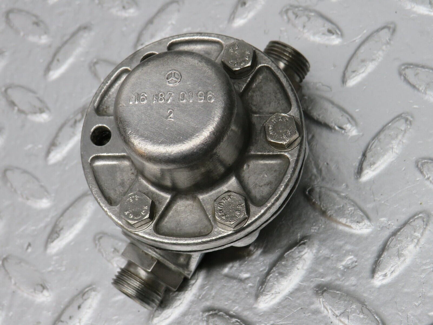33065 Mercedes-Benz C107 R107 350 V8 Oil Pressure Damper 1161870196 1161870494