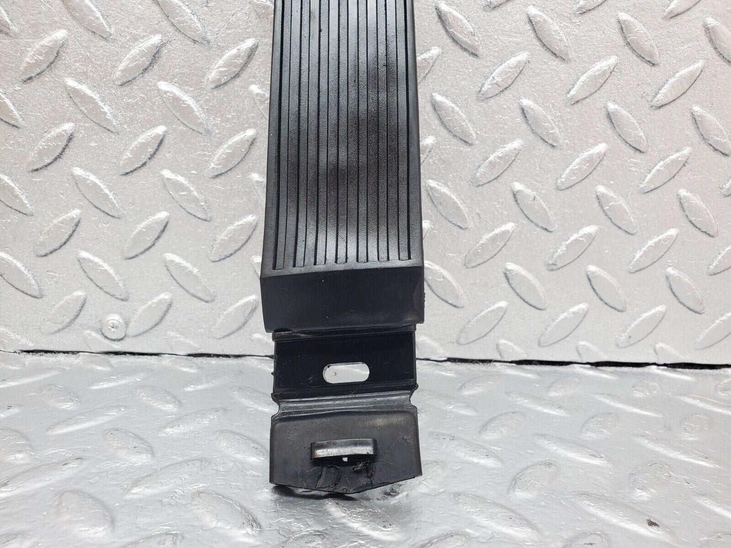 45779 Mercedes-Benz W126 420SE Accelerator Pedal With Rubber 1233010082 1263000504
