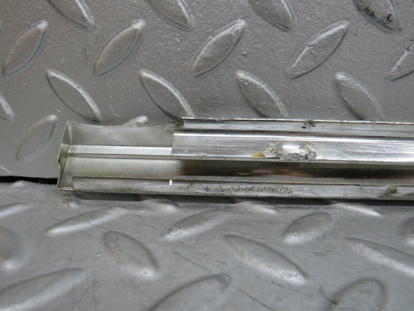 37312 Mercedes-Benz W109 300SEL Front Right Door Chrome Moulding Trim