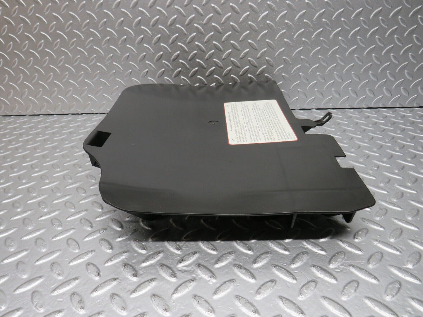 31573 Mercedes-Benz W201 190LE Front Left Front Cable Channel Cover 2016841137