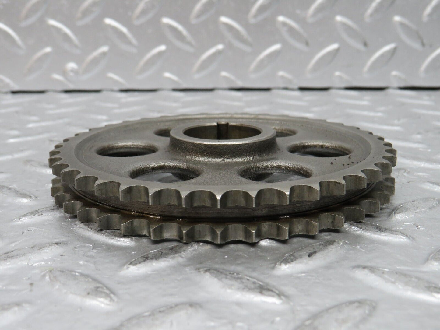 0272 Mercedes-Benz W123 220D Camshaft Timing Gear 1210520201