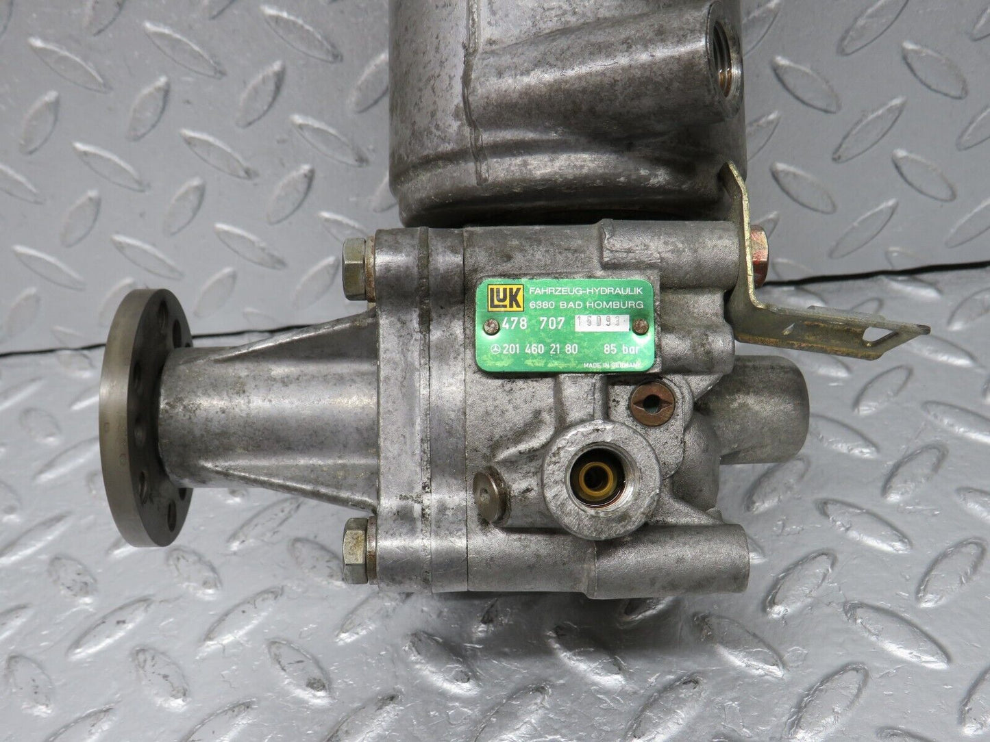 38933 Mercedes-Benz W201 190E Power Steering Pump LuK 2014602180