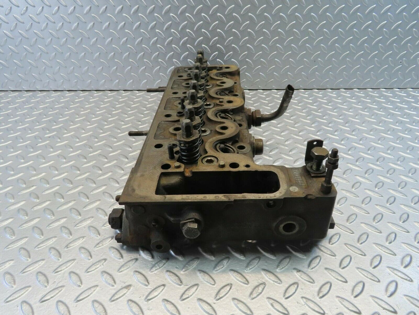 10948 Mercedes-Benz W115 220D Cylinder Head OM615.913