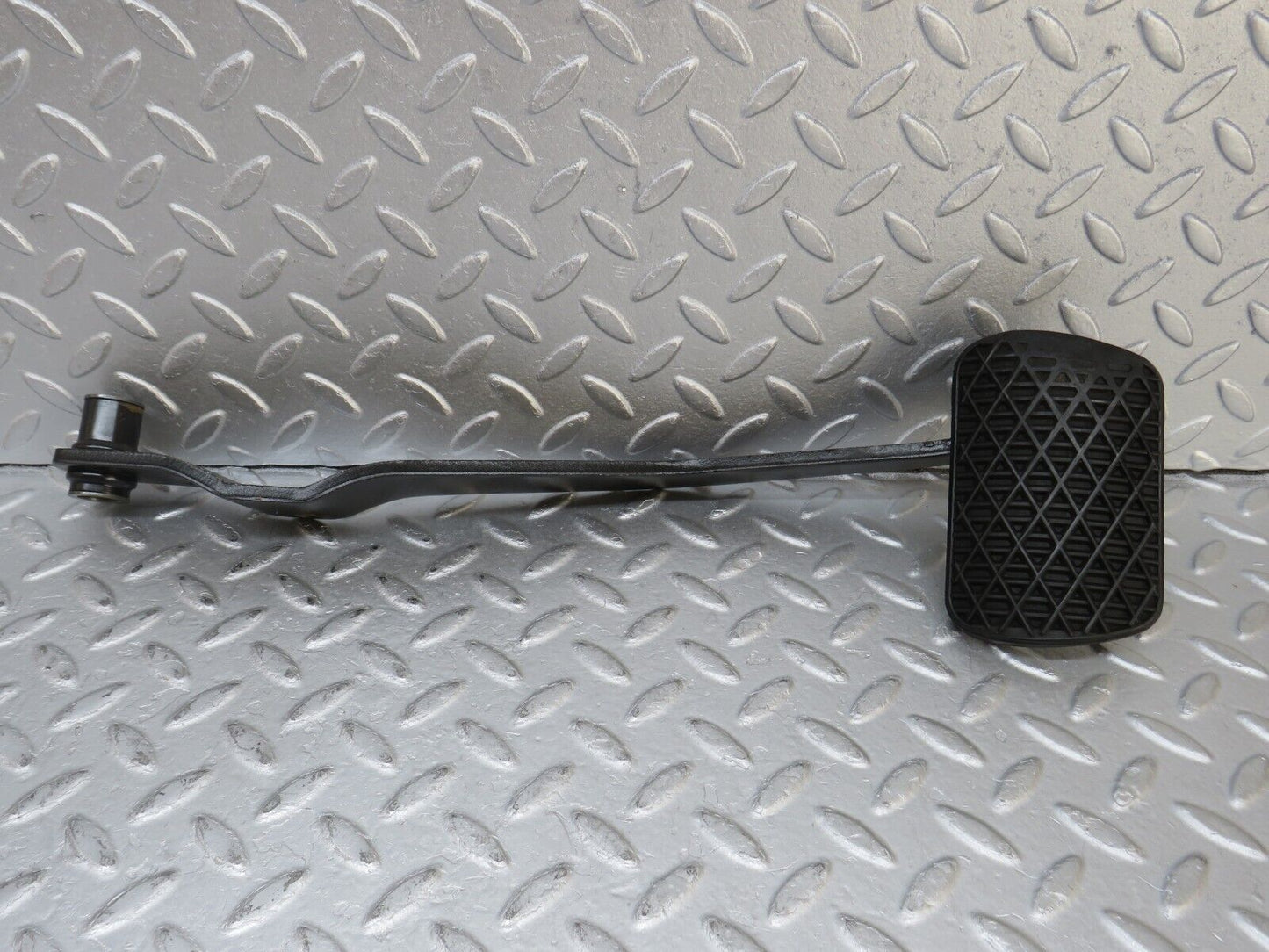 36162 Mercedes-Benz W126 420SE Brake Pedal With Rubber 1232910082