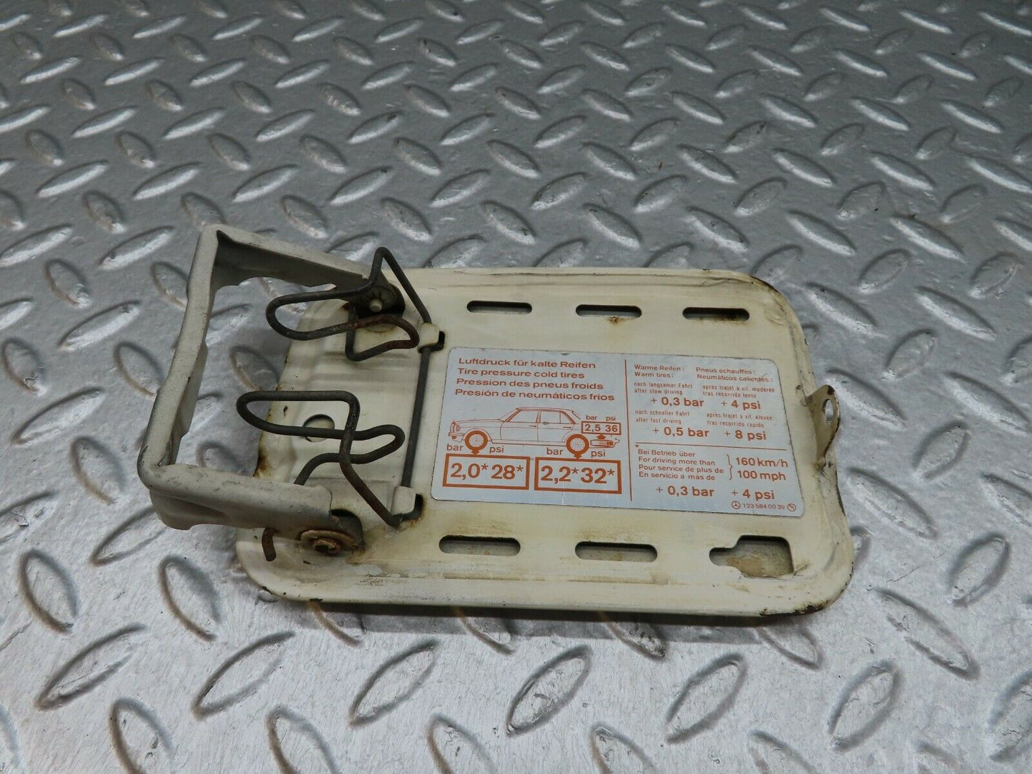 18052 Mercedes-Benz W123 200 Fuel Tank Flap Cap 1235840039