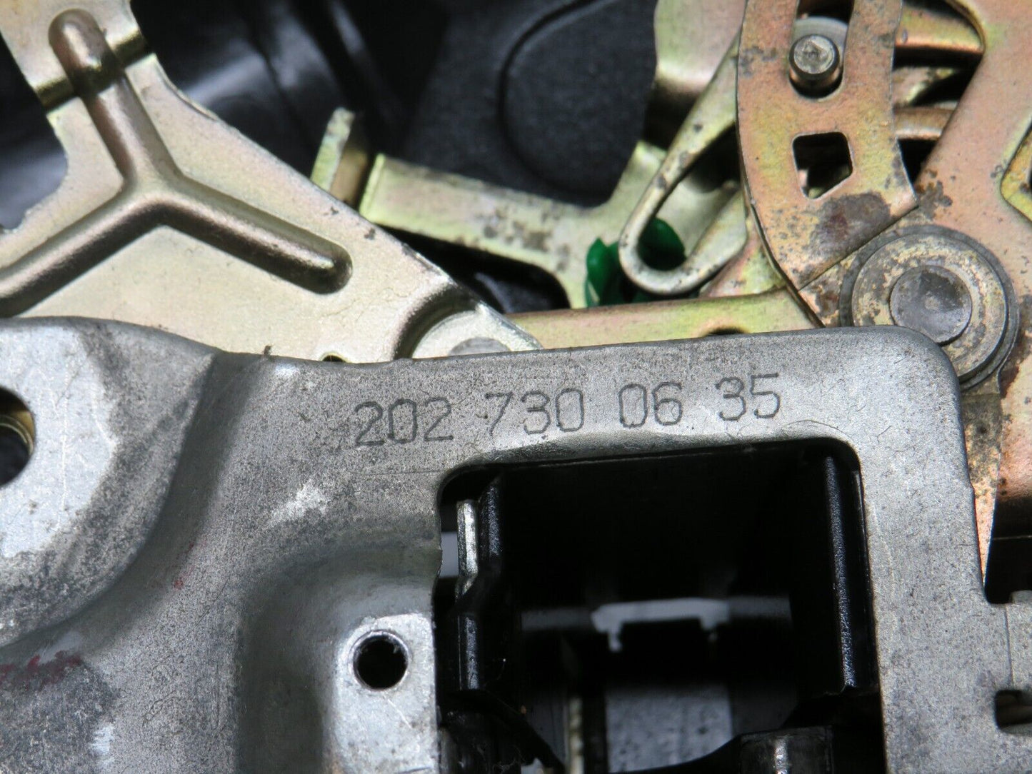 33407 Mercedes-Benz W202 C180 Rear Right Door Lock Mechanism 2027300635