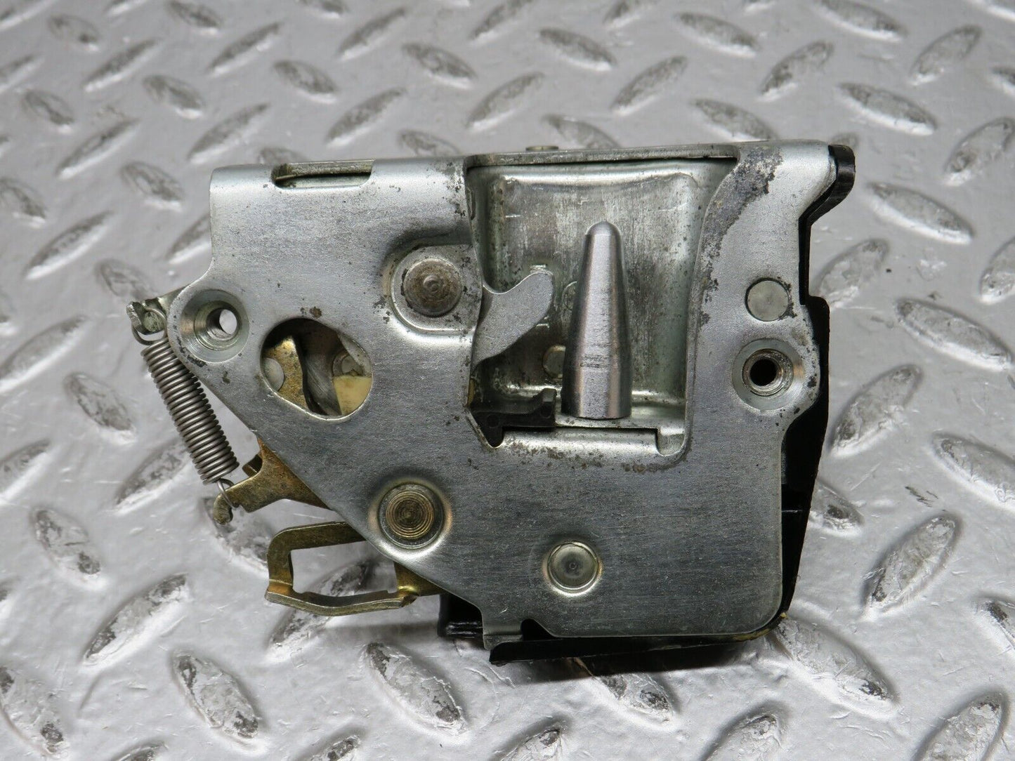 32141 Mercedes-Benz W123 230E Front Right Door Lock Mechanism 1237230208