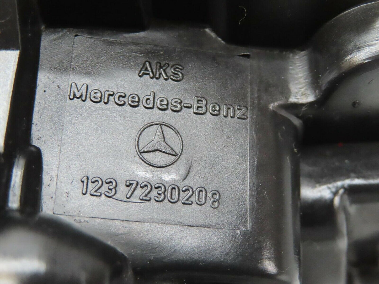 16050 Mercedes-Benz W123 280E Front Right Door Lock Mechanism 1237230208