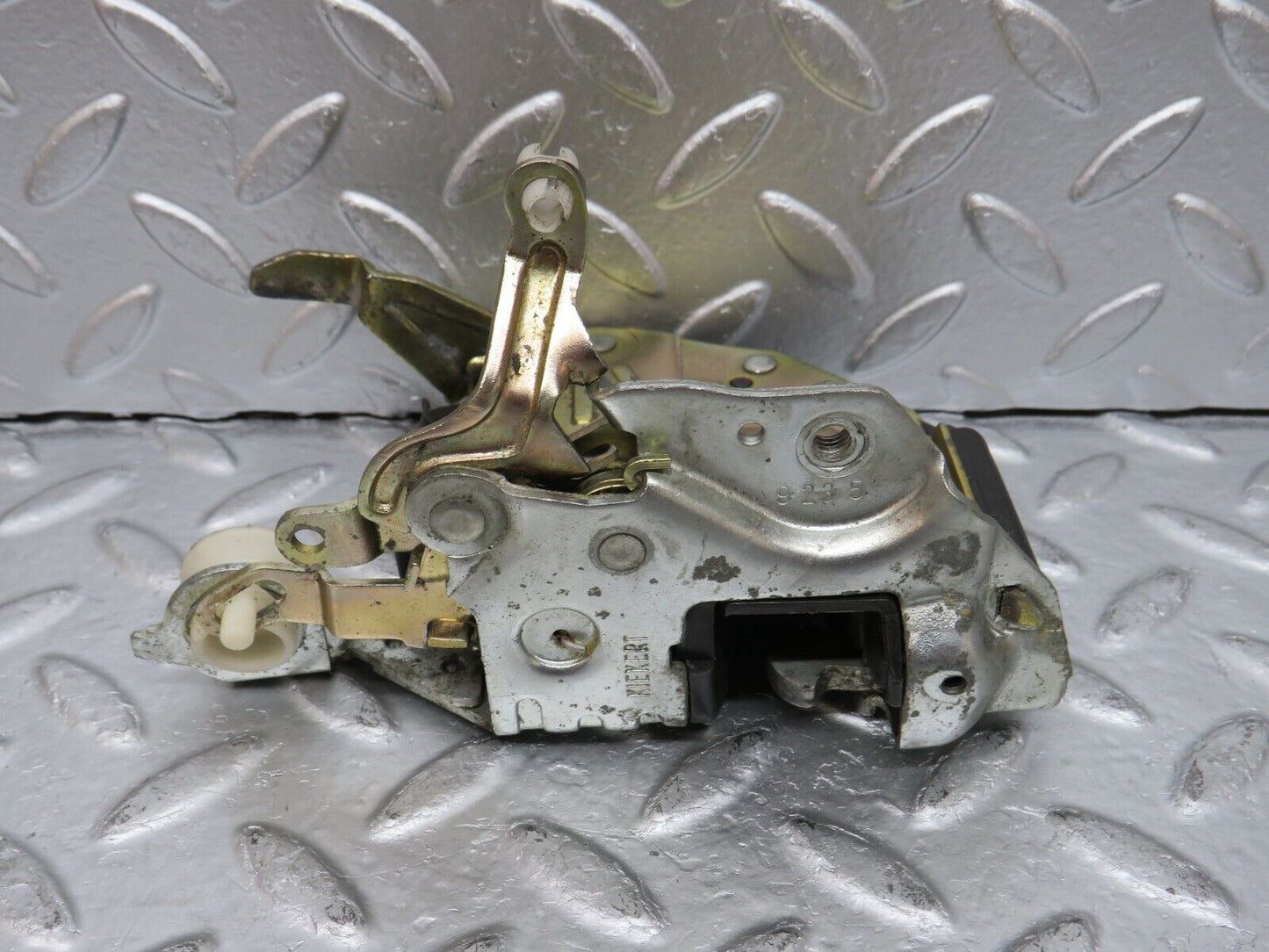29345 Mercedes-Benz W124 230E Front Left Door Lock Mechanism