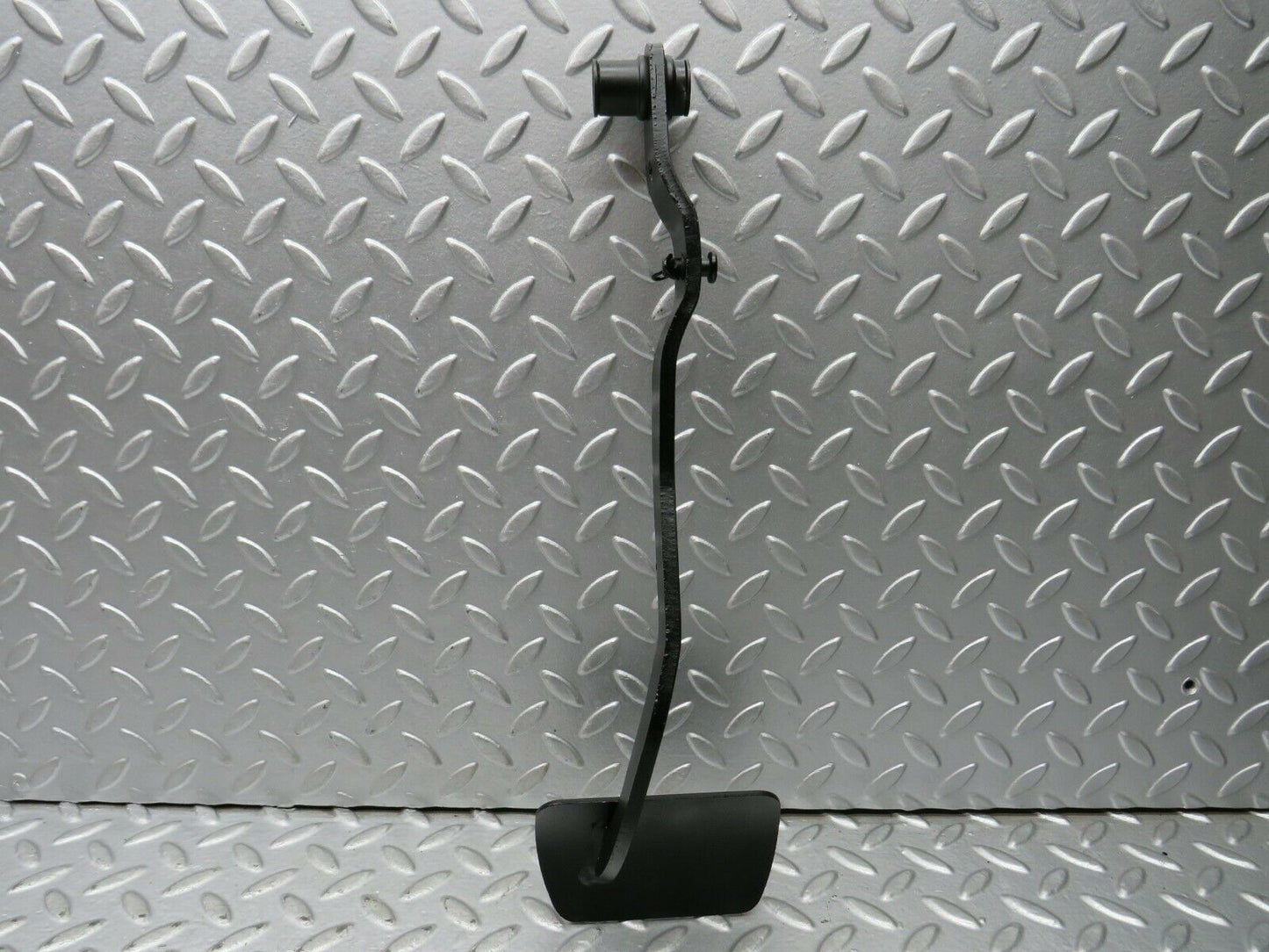 22138 Mercedes-Benz S123 280TE Wagon Brake Pedal