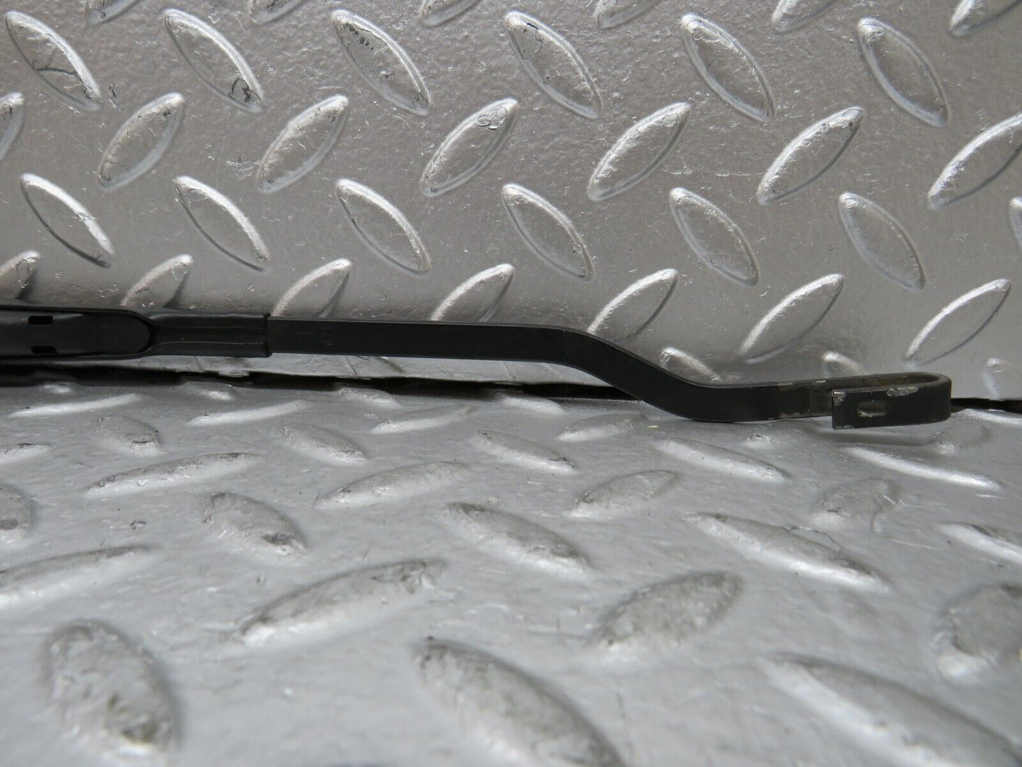 26990 Mercedes-Benz W123 240D Wiper Arm Bosch Left Side 3399990553