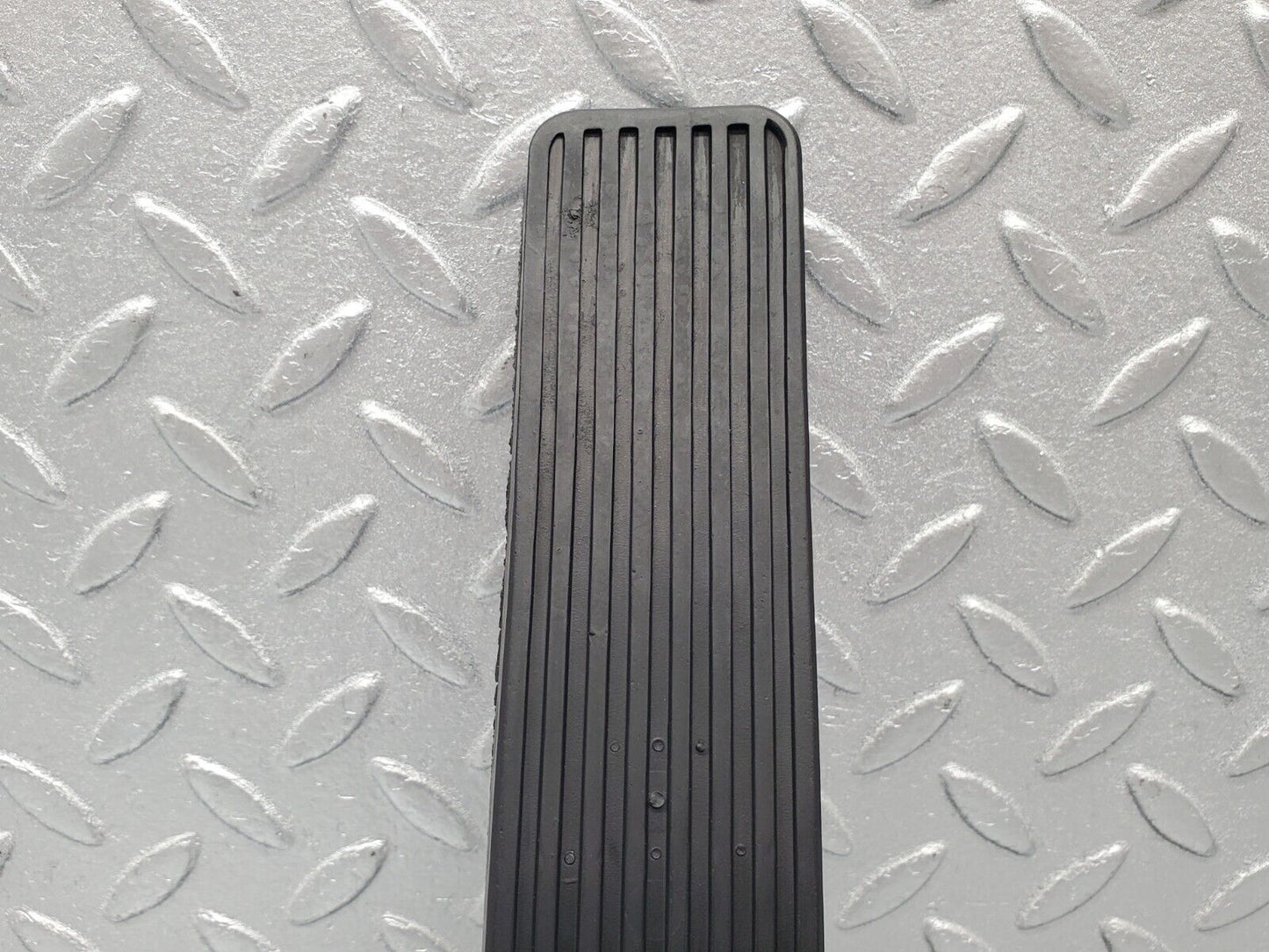 46362 Mercedes-Benz C123 280CE Coupe Accelerator Pedal With Rubber 1233010082
