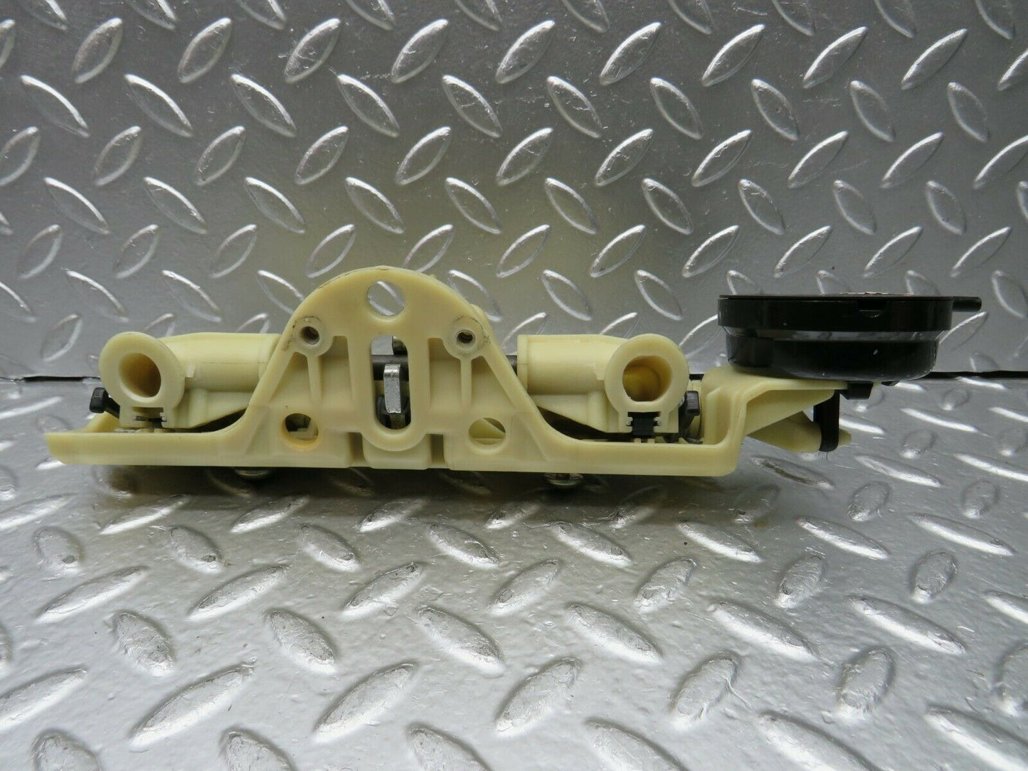 22511 Mercedes-Benz C124 E220 Coupe Rear Headrest Folding Mechanism