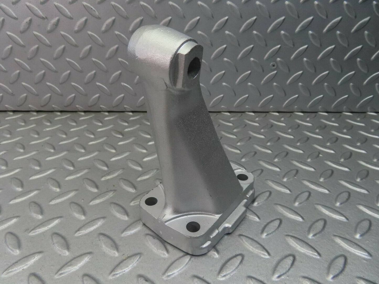 8328 Mercedes-Benz W115 Engine Mount Bracket Left Side 1152230804
