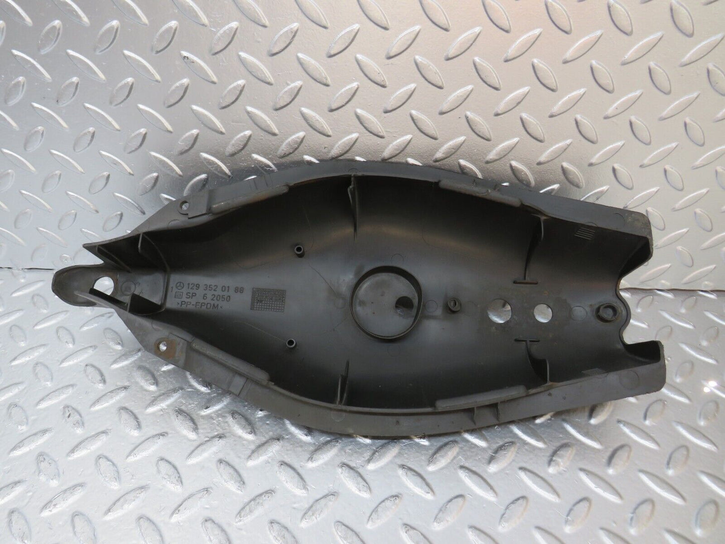 25687 Mercedes-Benz W124 280E Rear Control Arm Cover 1293520189