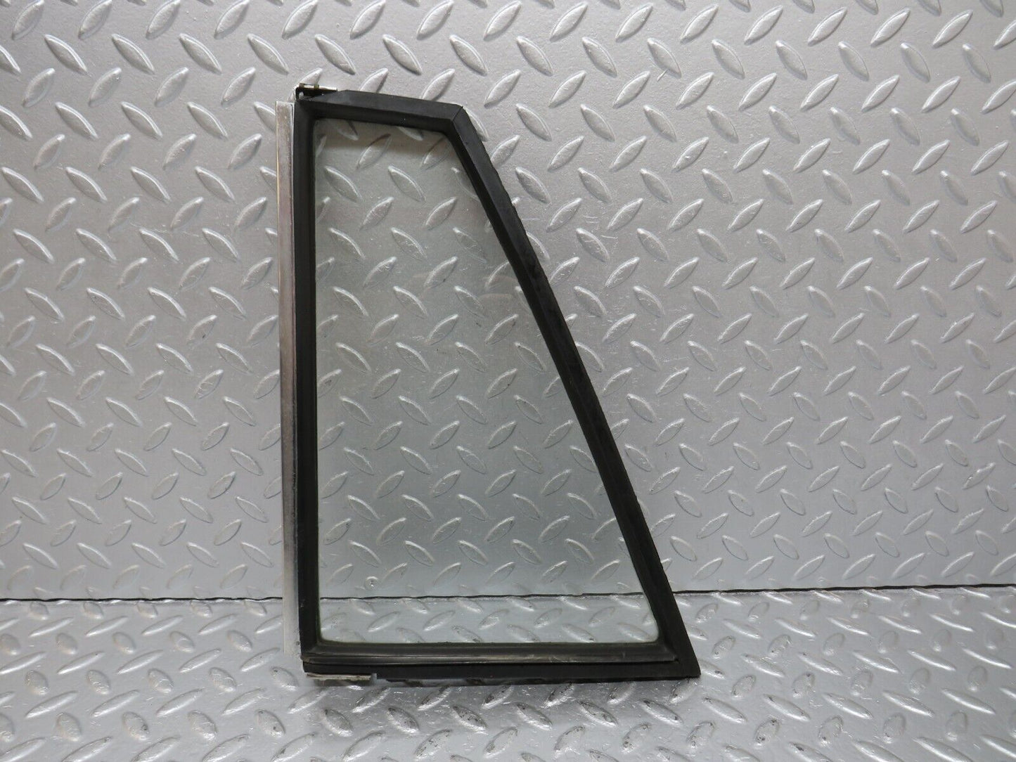 40499 Mercedes-Benz W110 230 Rear Left Quarter Window Glass 1107350124