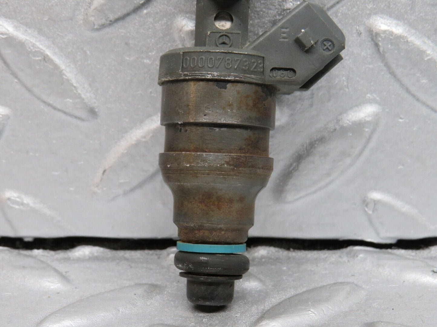 38655 Mercedes-Benz R129 280SL Coupe Fuel Injector Bosch 0000787323 0280155209