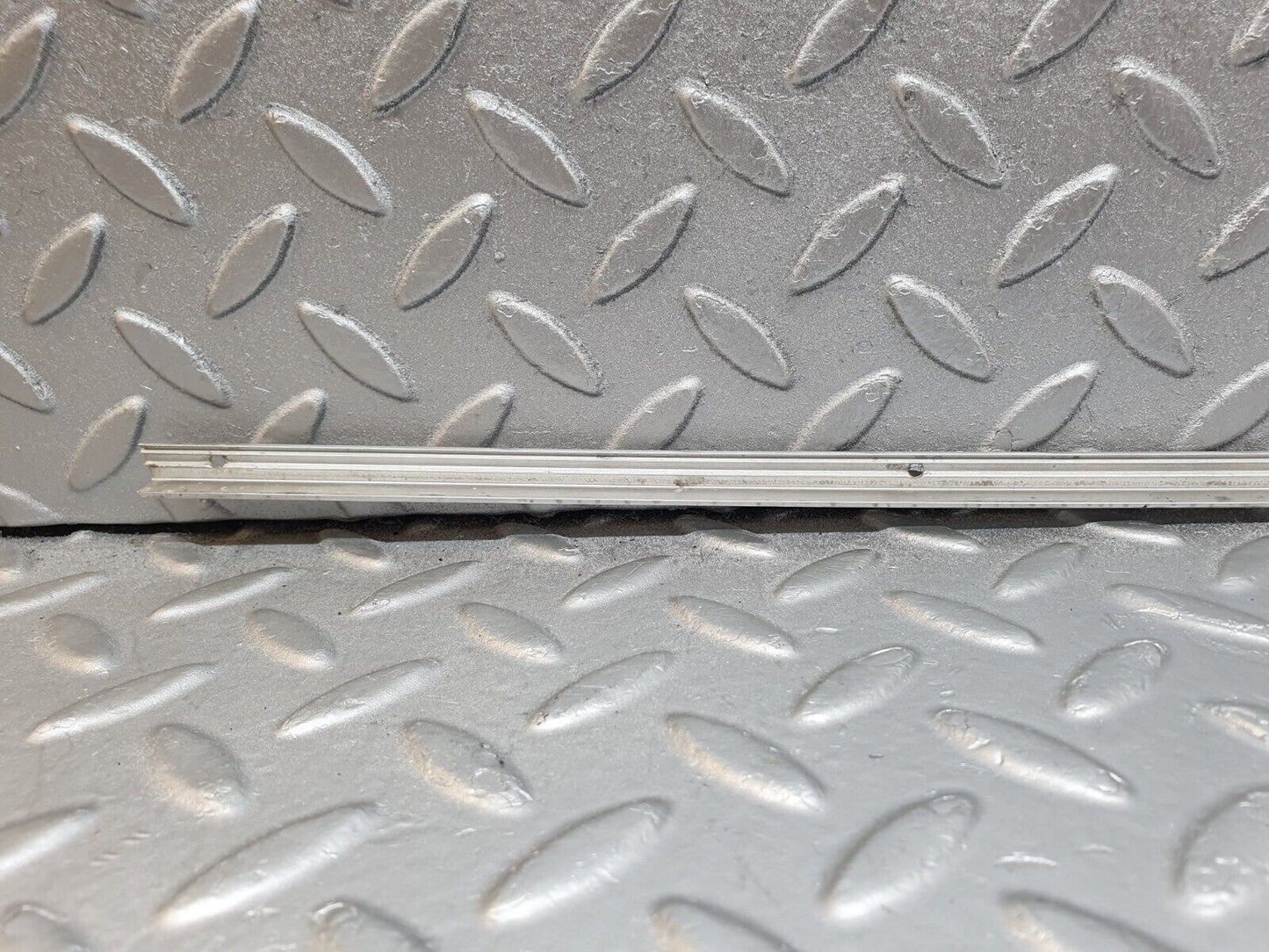 43750 Mercedes-Benz C126 380SEC Coupe Sunroof Chrome Trim