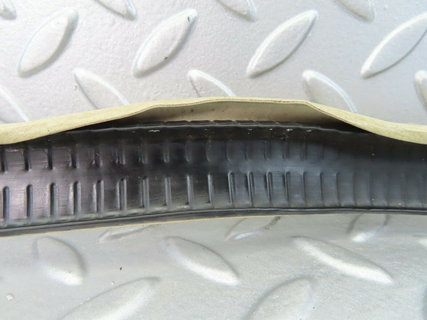 7278 Mercedes-Benz W116 450SE Front Left Door Seal Trim
