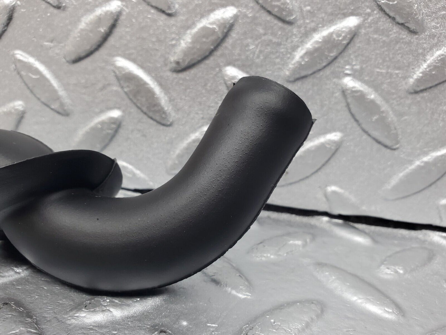 45740 Mercedes-Benz W126 420SE Heater Water Drain Hose Pipe Right 1268300496