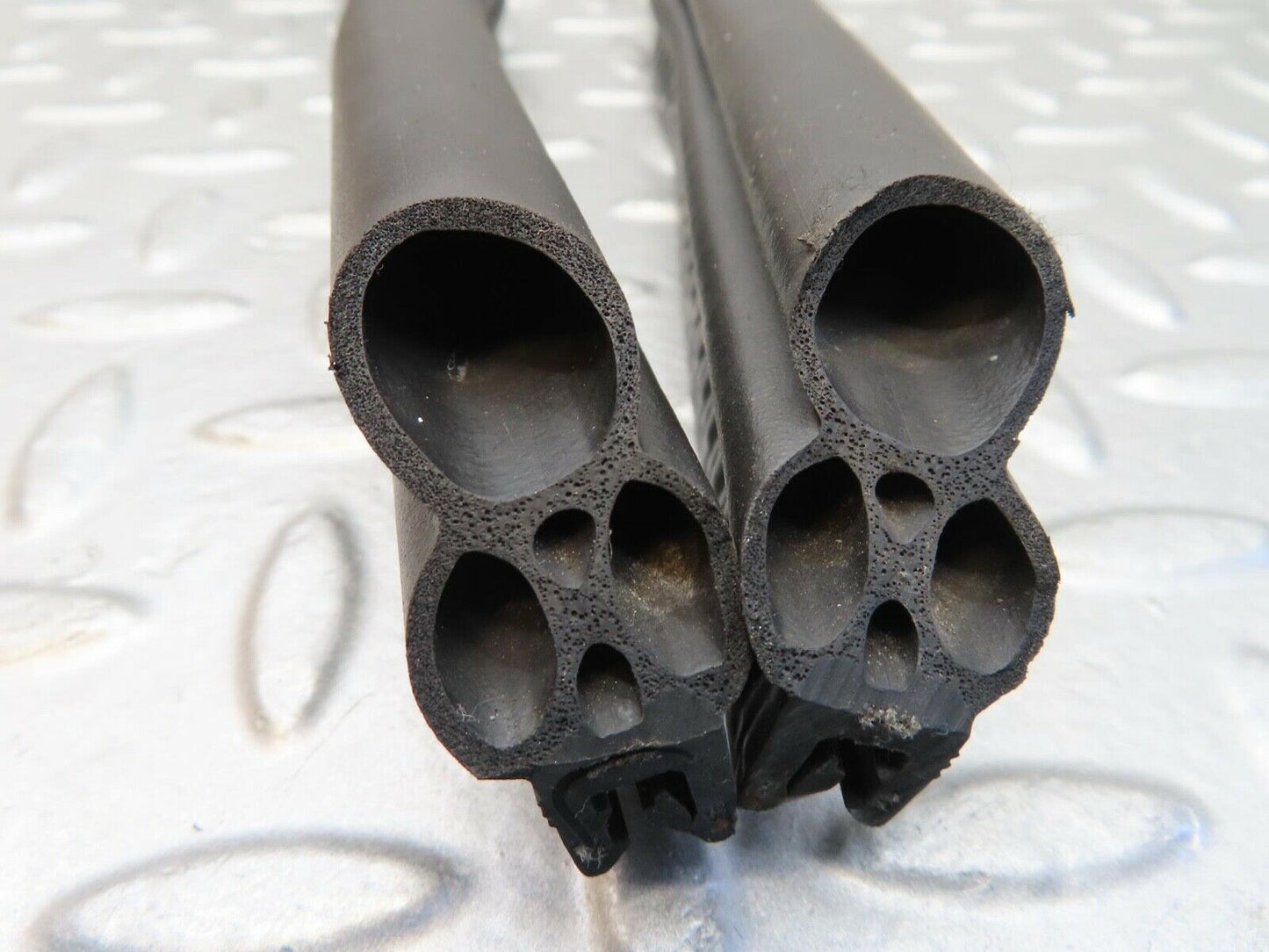 15181 Mercedes-Benz W140 S320 Firewall Bulkhead Rubber Seal