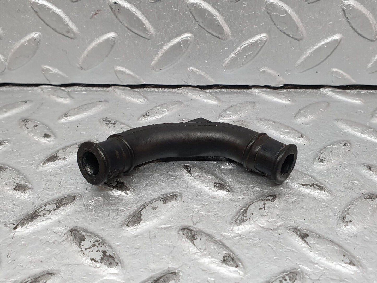 41250 Mercedes-Benz W126 300SE Engine Crankcase Breather Hose 1030940082