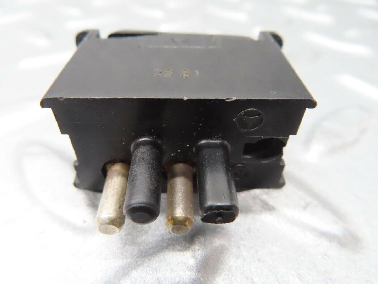 14650 Mercedes-Benz W201 190E Interior Dome Light Switch 0008205810