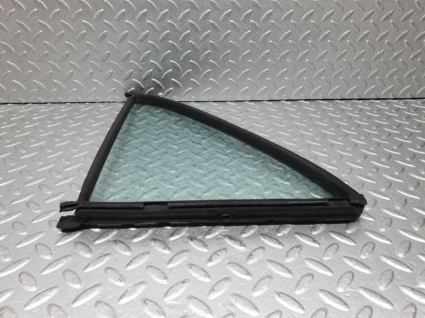 40778 Mercedes-Benz W123 300D Rear Left Quarter Window Glass 1237350124