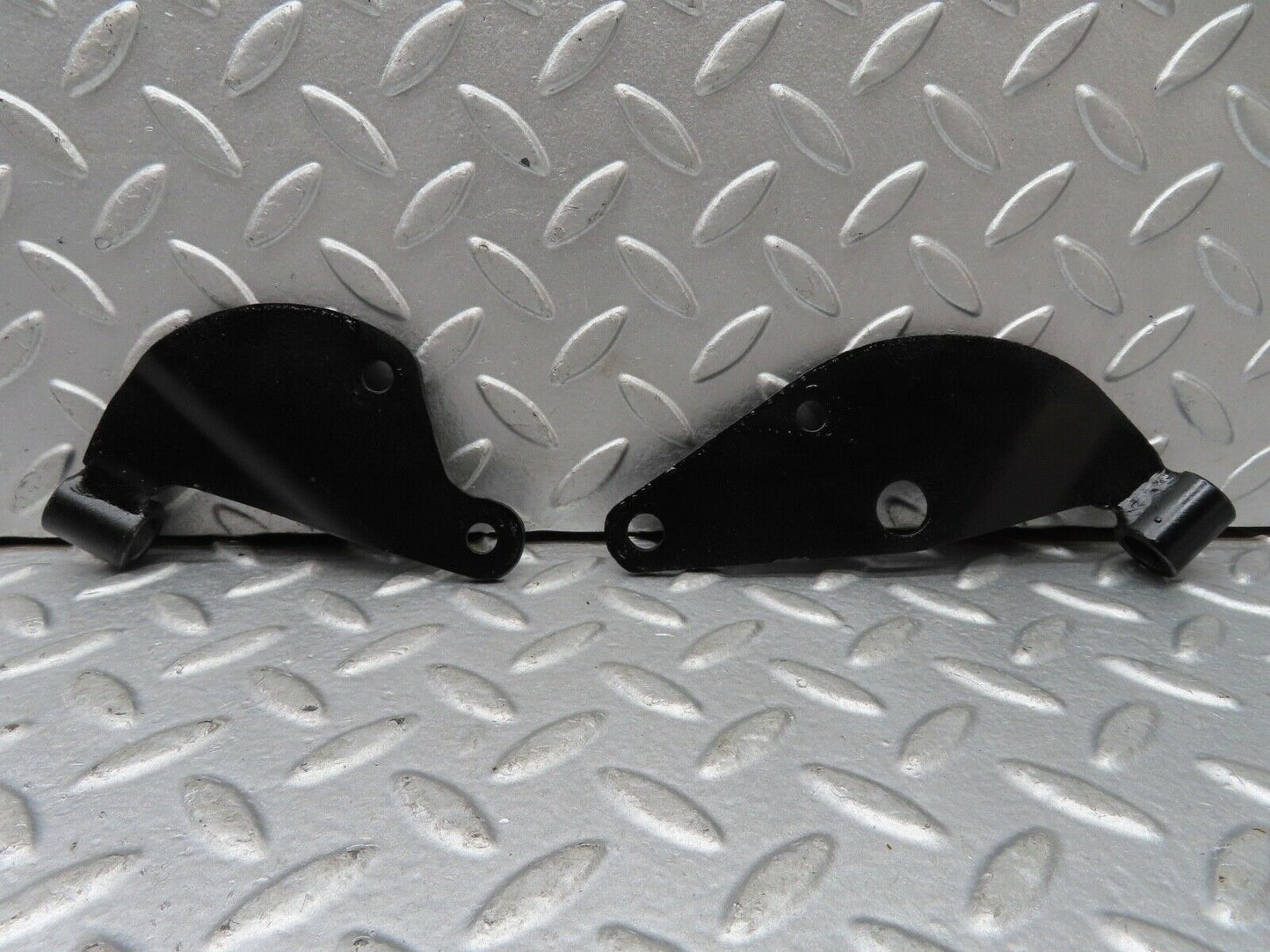 18834 Mercedes-Benz W121 190b Ponton Engine Mount Bracket Left & Right