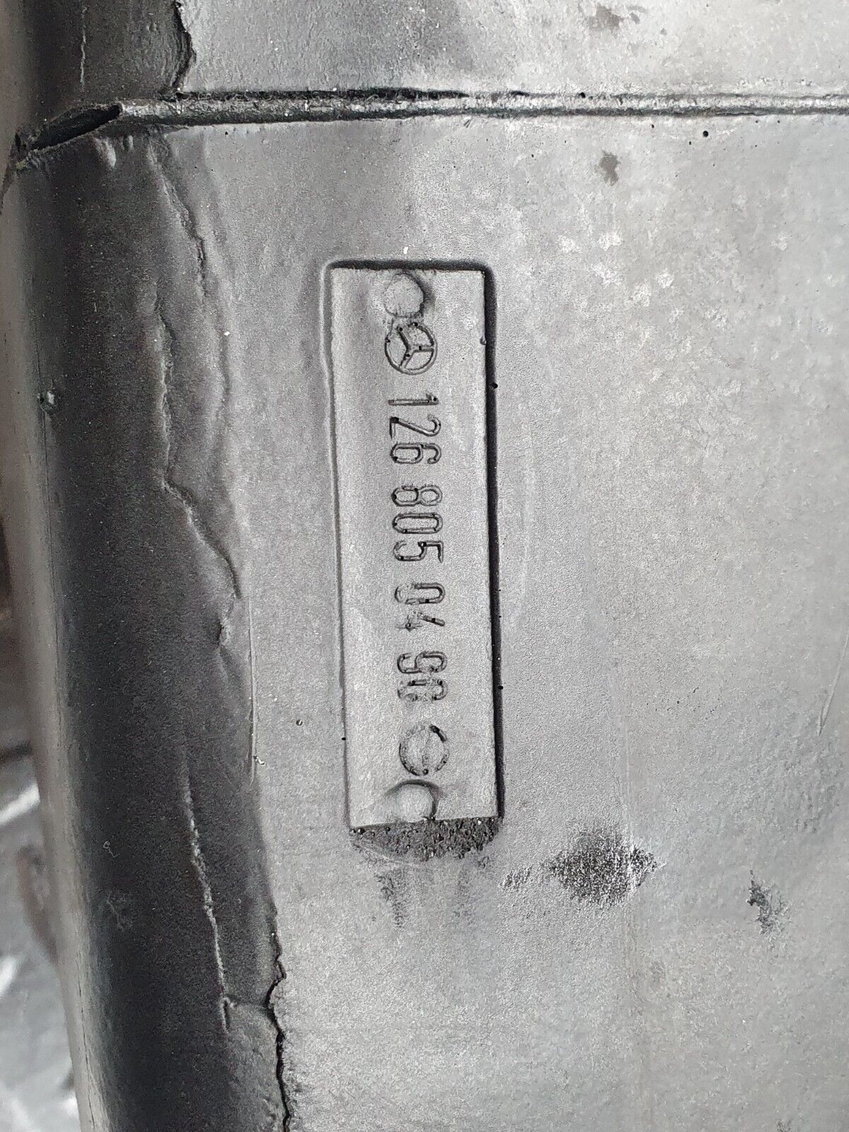 40960 Mercedes-Benz W126 300SE Central Locking Vacuum Pump Housing 1268050490