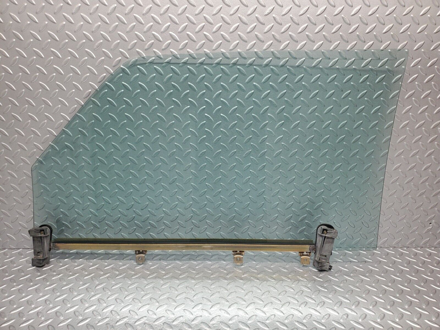 46433 Mercedes-Benz C123 280CE Coupe Right Door Window Glass 1237250232 1237250432