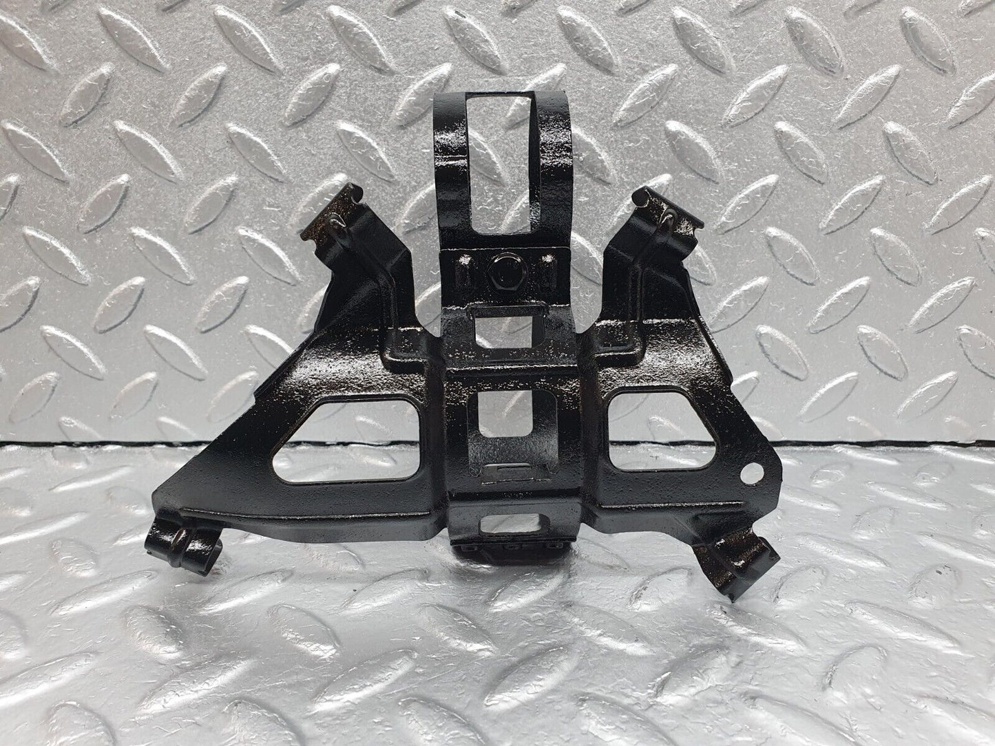 42064 Mercedes-Benz W202 C200 Fuel Pump Fuel Filter Holder Bracket