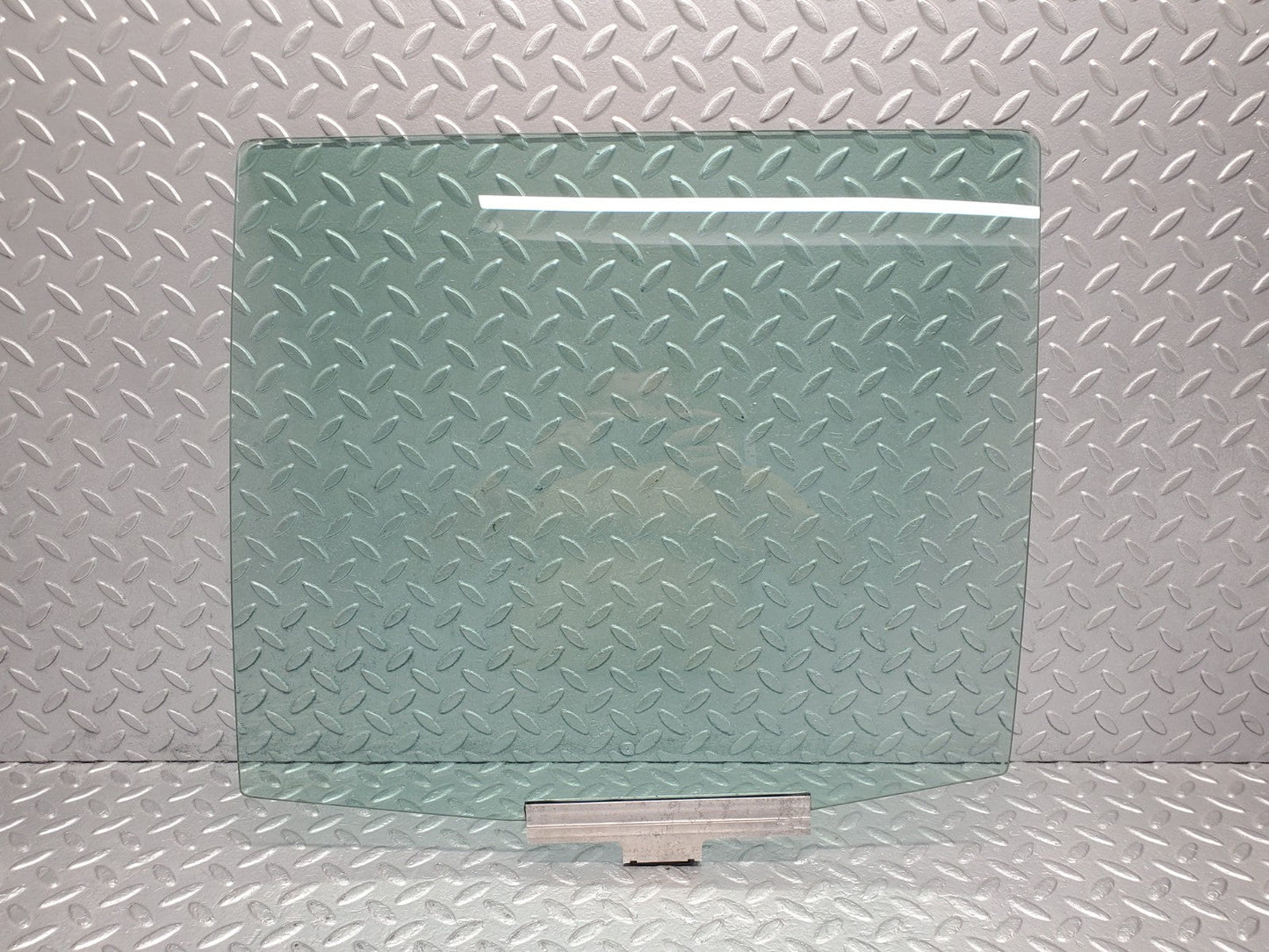 W124 Wagon rear left door window glass used OEM