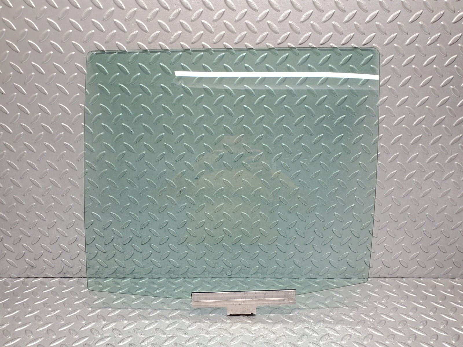 W124 Wagon rear left door window glass used OEM
