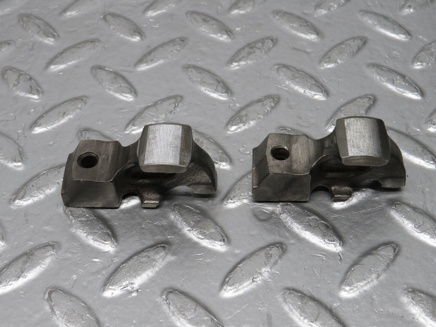 33003 Mercedes-Benz C107 R107 350 V8 Valve Rocker Arm With Spring & Tappet
