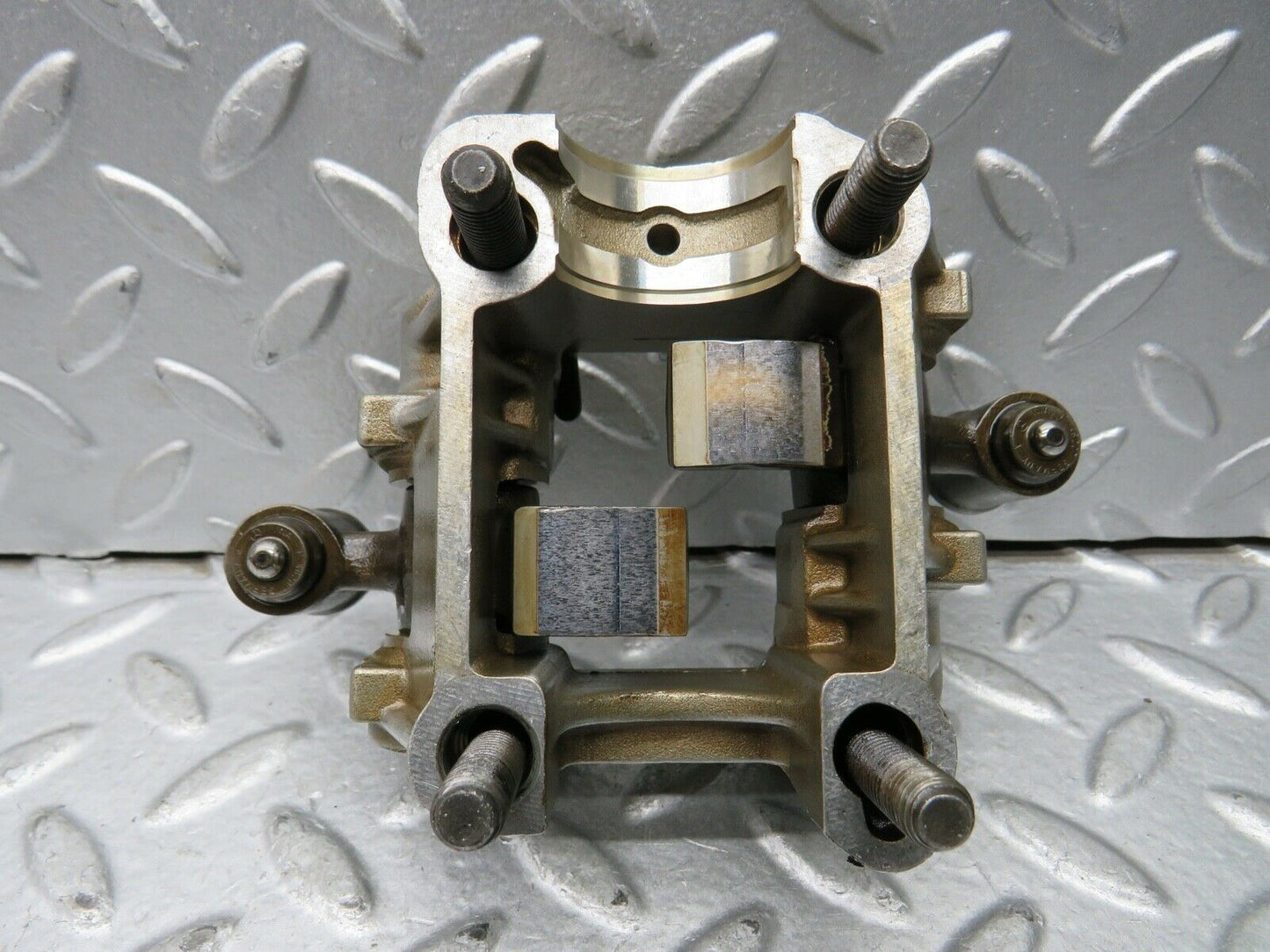 21740 Mercedes-Benz W126 300SE Rocker Arms Camshaft Bearing Block 1030510610
