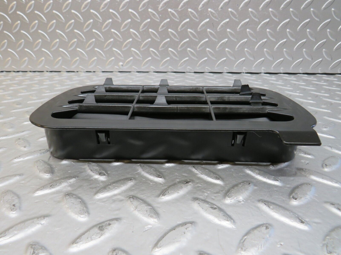 25727 Mercedes-Benz W124 280E Rear Air Intake Vent Right 1248370230