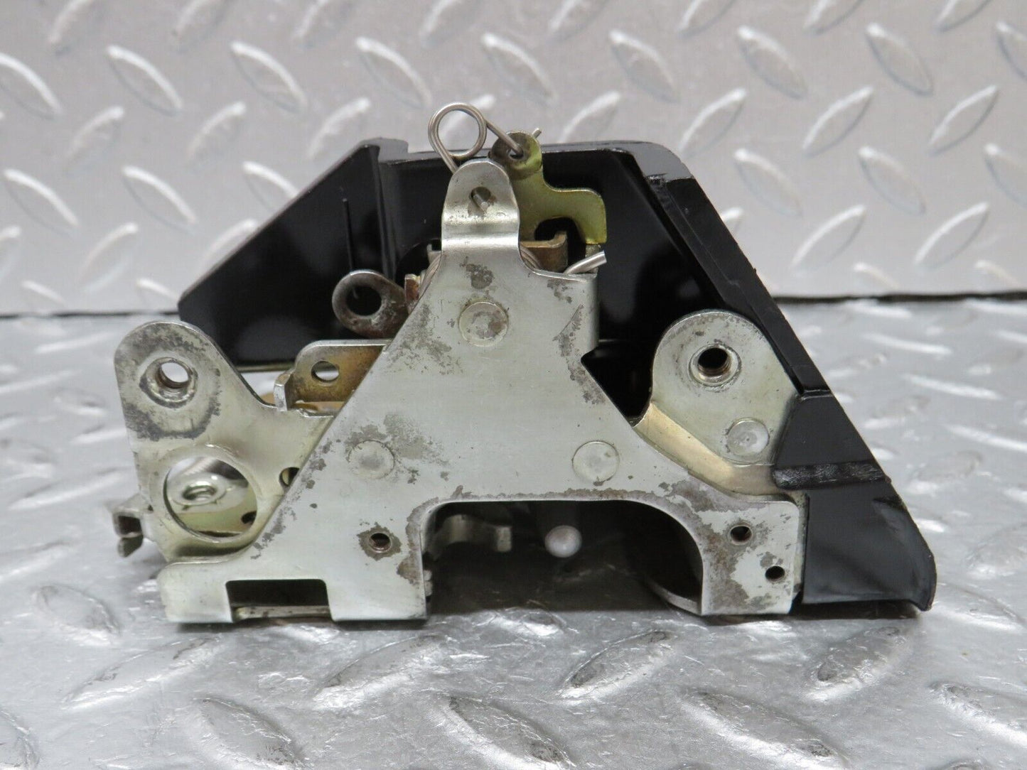 36043 Mercedes-Benz W126 420SE Rear Right Door Lock Mechanism 1237330208