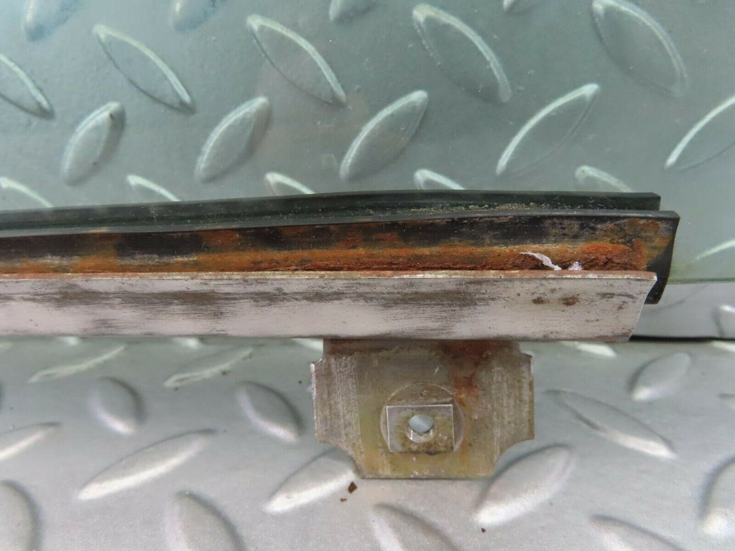 7297 Mercedes-Benz W116 450SE Rear Left Door Window Glass