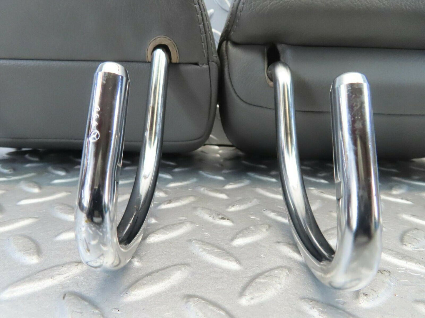 11189 Mercedes-Benz W221 S320 Rear Headrest Set