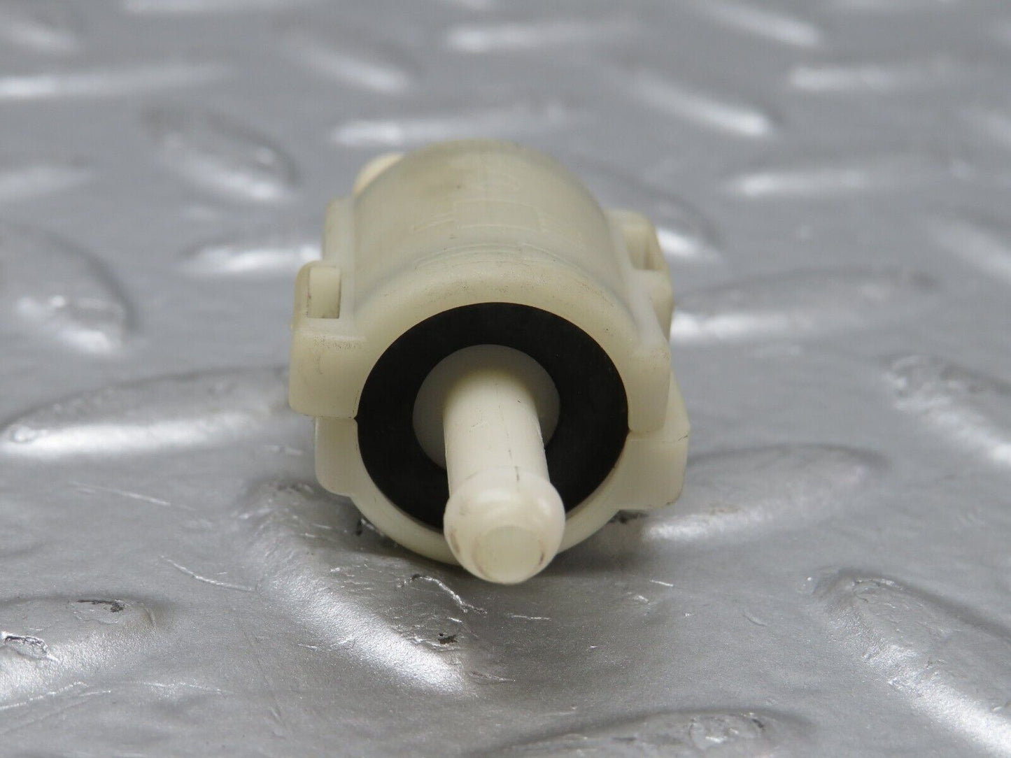 33825 Mercedes-Benz W201 190E 2.0L Windscreen Washer Fluid Distributor