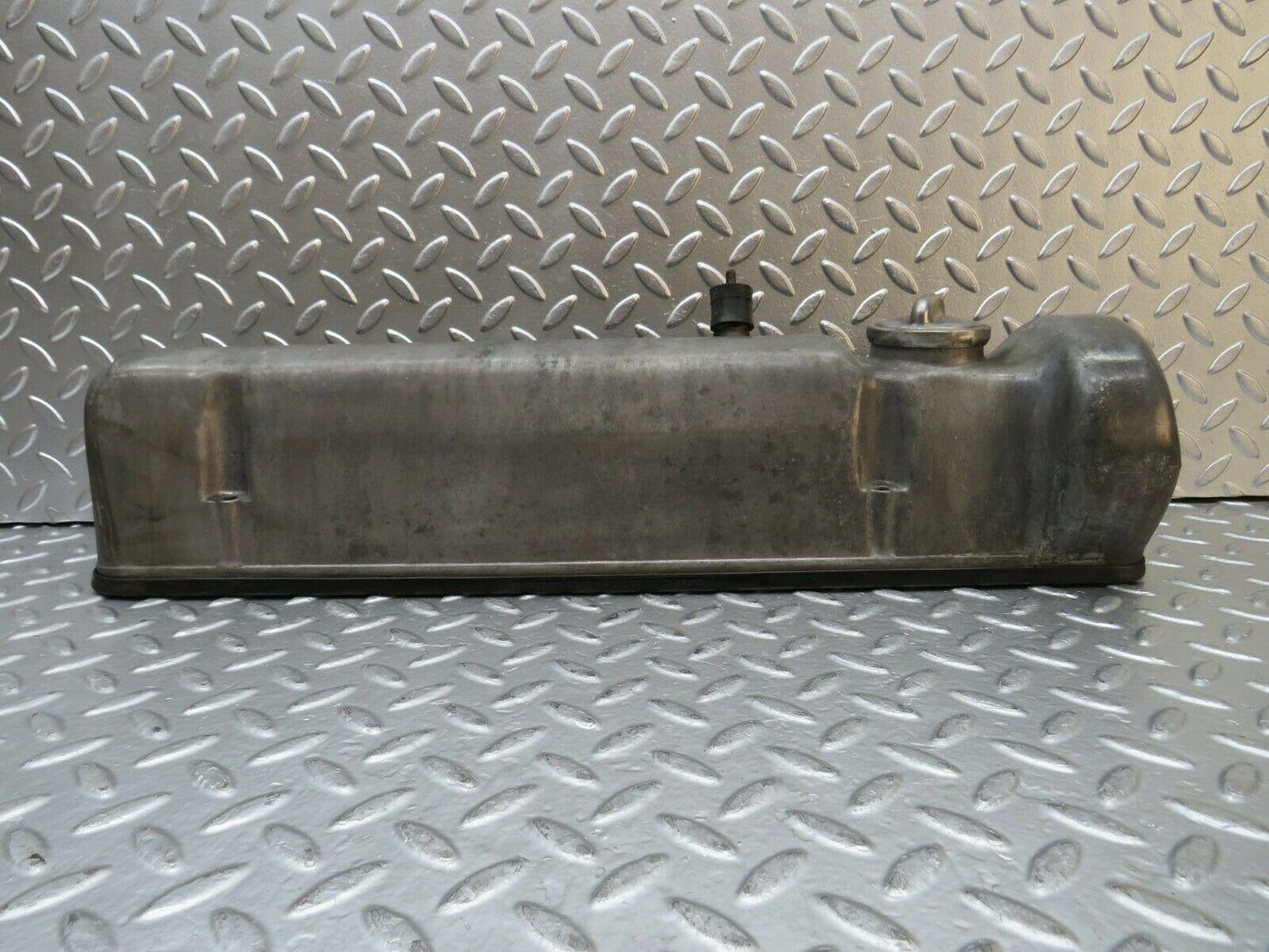 22817 Mercedes-Benz C107 450SLC Cylinder Head Valve Cover Right 1160163305